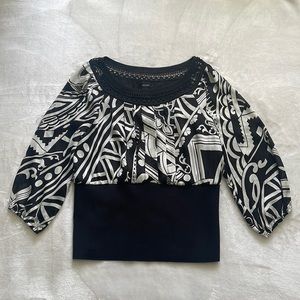 🔴 NWOT Ladies Alfani black and ivory blouse with crocheted neckline. Size 12